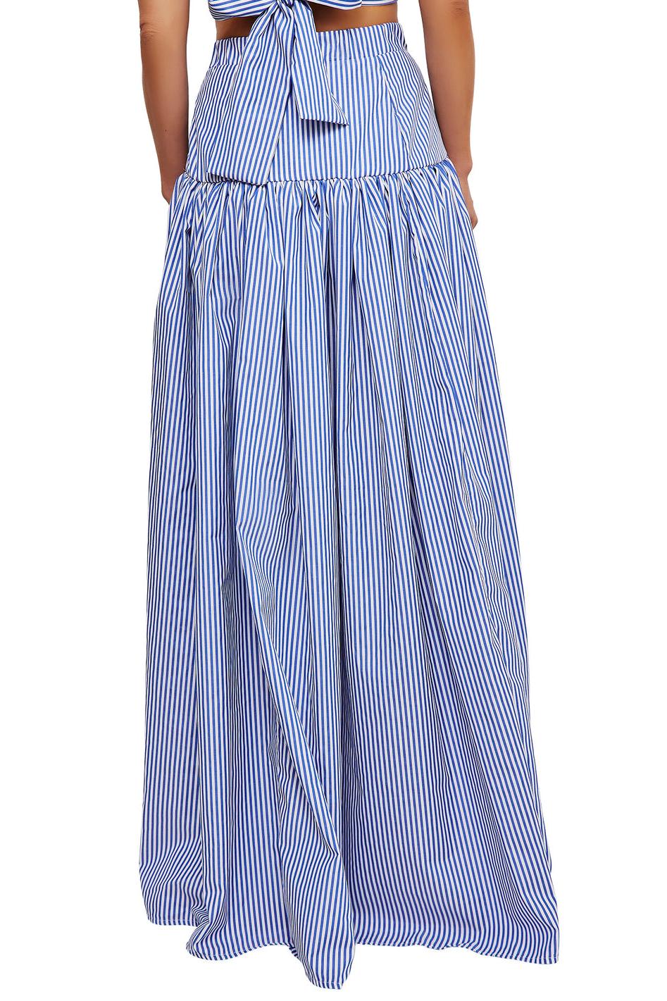 Conjunto Ippolita · Elegancia clásica con camisa a rayas y falda plisada