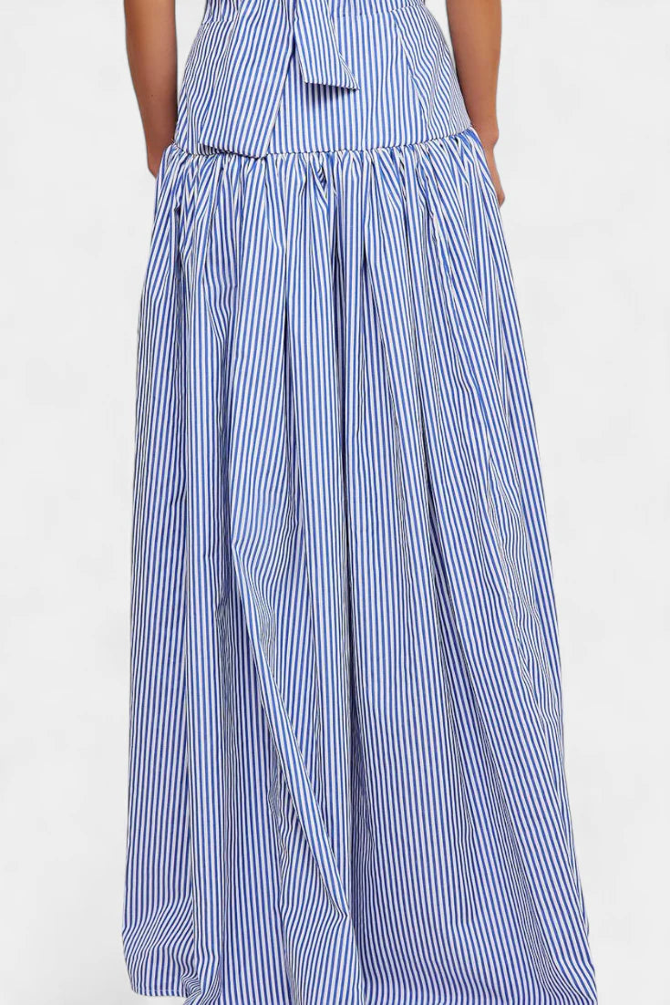 Conjunto Ippolita · Elegancia clásica con camisa a rayas y falda plisada