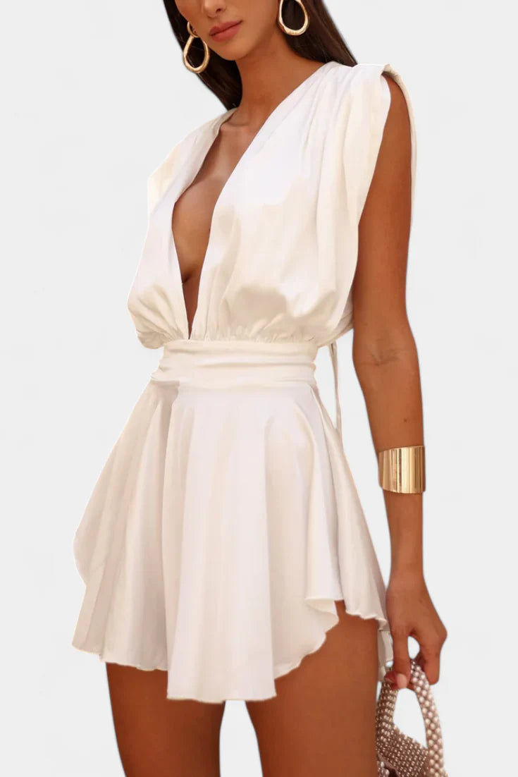 Mono Rosaura · Corto con escote profundo y cintura definida