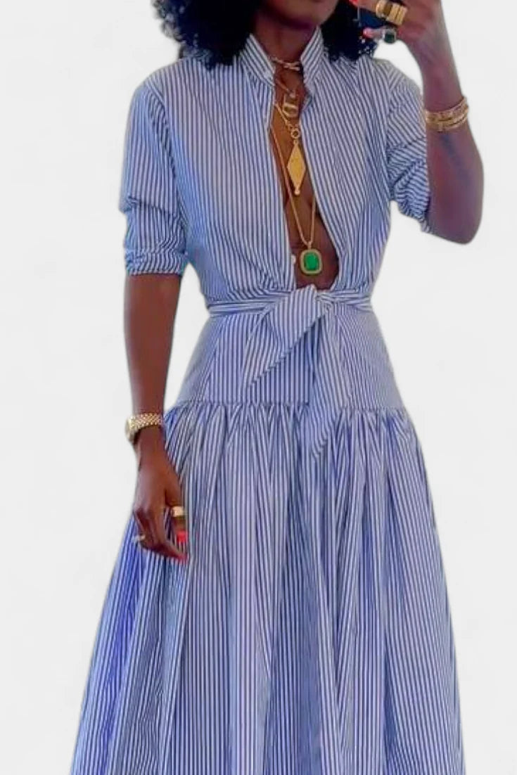 Conjunto Ippolita · Elegancia clásica con camisa a rayas y falda plisada