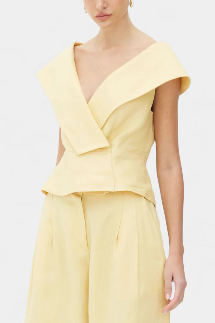 Conjunto Hayden · Asimétrico con pantalón de corte palazzo