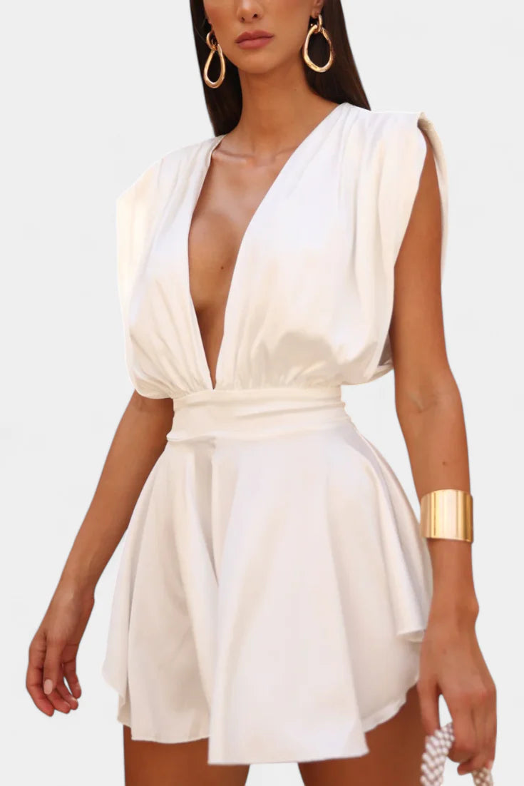 Mono Rosaura · Corto con escote profundo y cintura definida