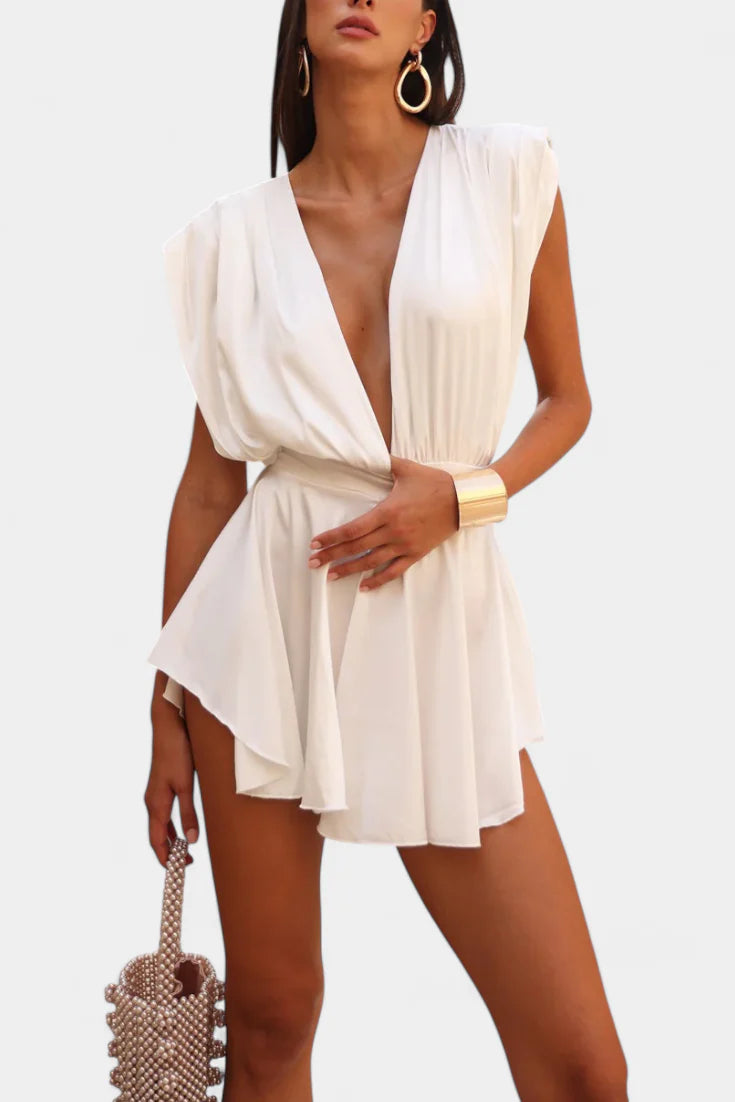 Mono Rosaura · Corto con escote profundo y cintura definida